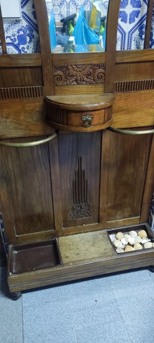 Móvel rústico em ótimo estado