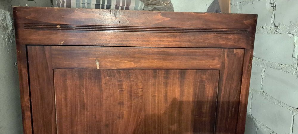 Bardzo stara szafa do renowacji