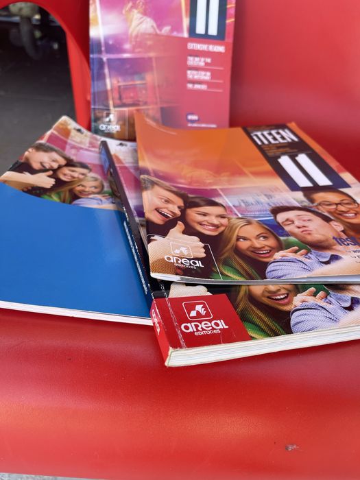 Livro Inglês 11.ºAno - iTeen - ÓTIMO ESTADO