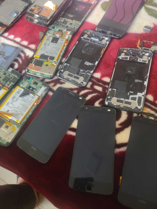 Дисплей оригінал motorola z2 force xt 1989