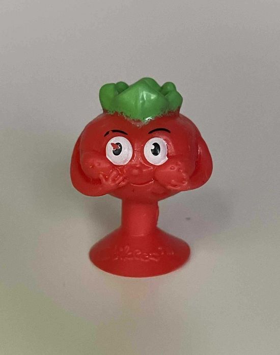 Unikatowe figurki, zabawki owoce i warzywa