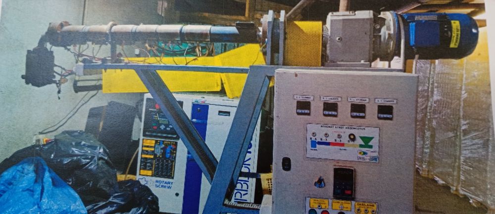 Buteleczko-wytłaczarka