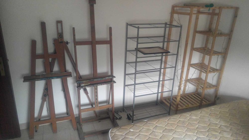 Vendo mobilia usada (cama, colchão, armário, estantes, fogão