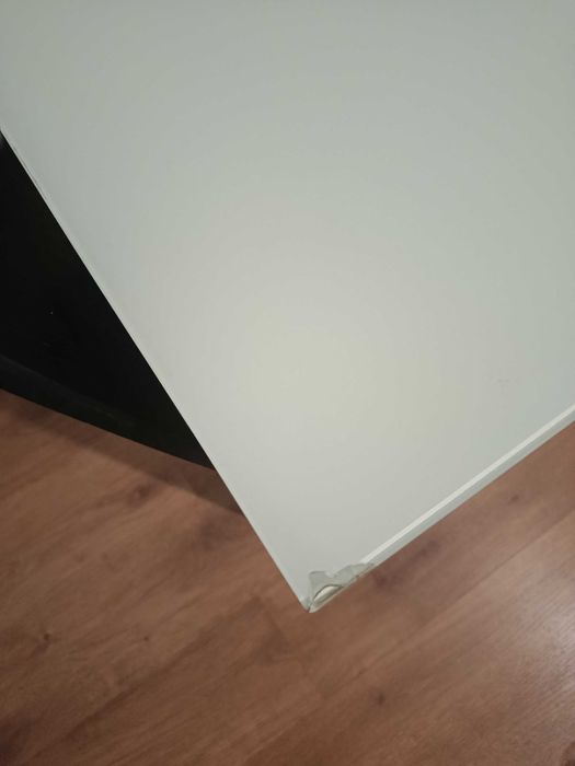 Mesa de jantar com 4 cadeiras 70€