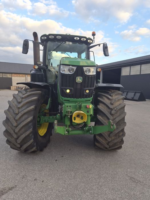 John Deere 6215R