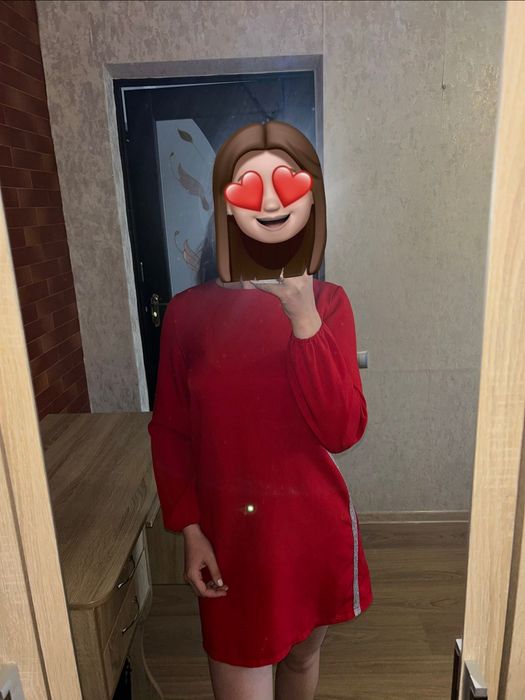 Святкова червона сукня