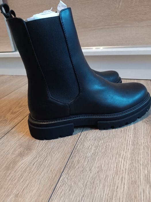 Czarne botki na obcasie