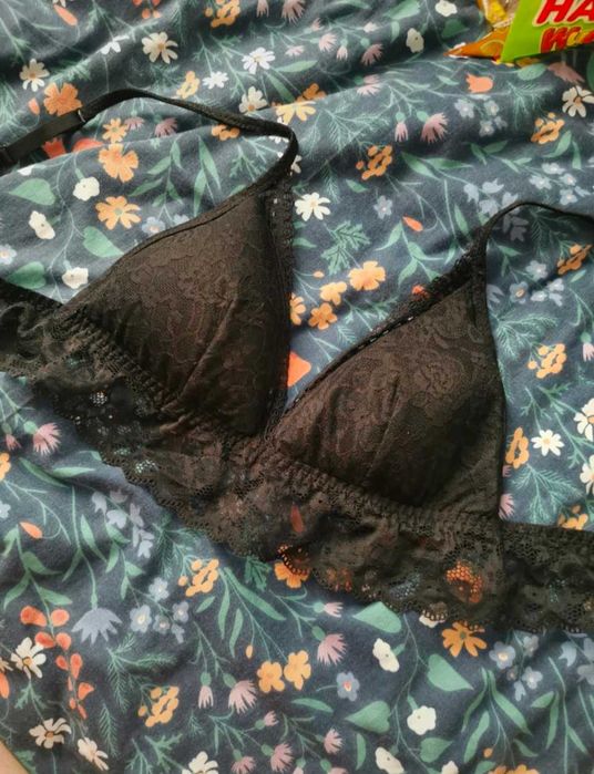 Miękki czarny biustonosz bez fiszbin Tezenis