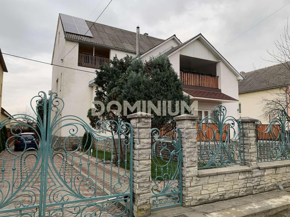 Комфортний будинок для життя і бізнесу у Виноградові