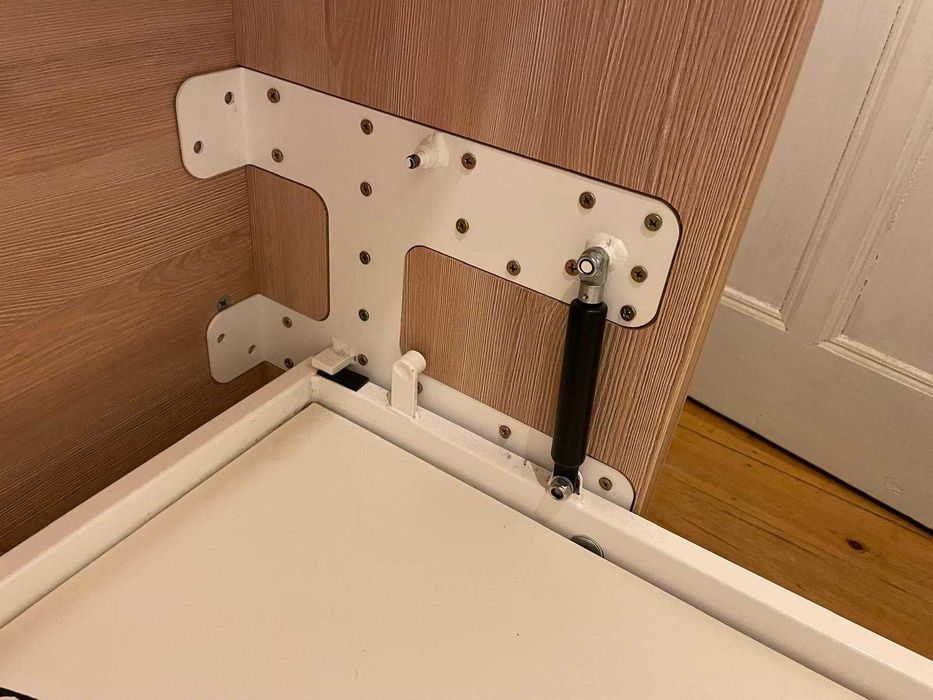 Móvel de parede com cama rebatível