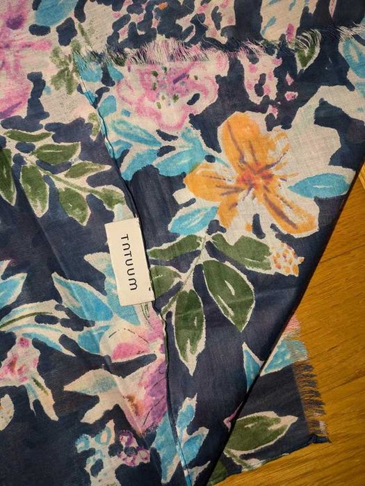 Tatuum - szal w kwiaty