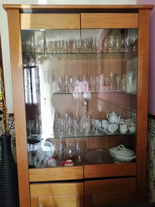 Móvel em mogno bom estado