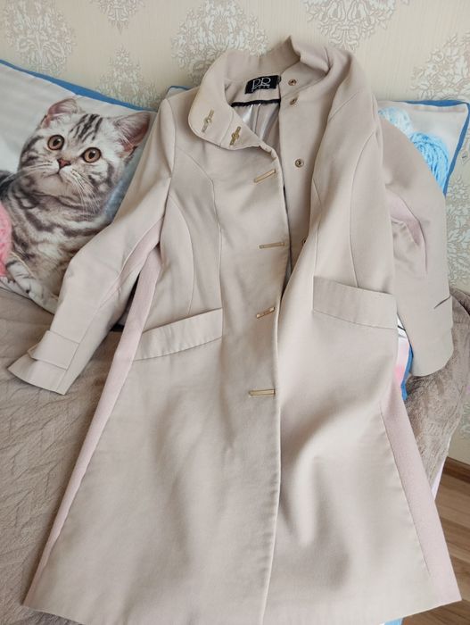 Осіннє пальто жіноче