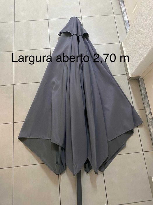 Vendo guarda-sol de jardim/ varanda cinzento com base