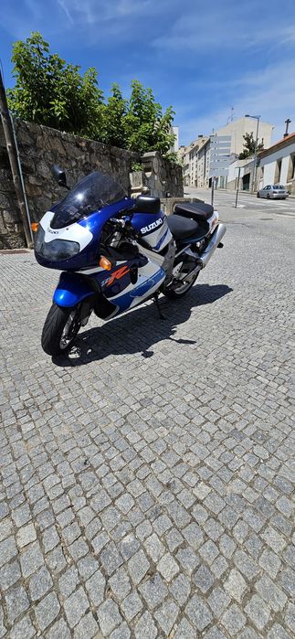 Suzuki tl1000 r  de 1999.