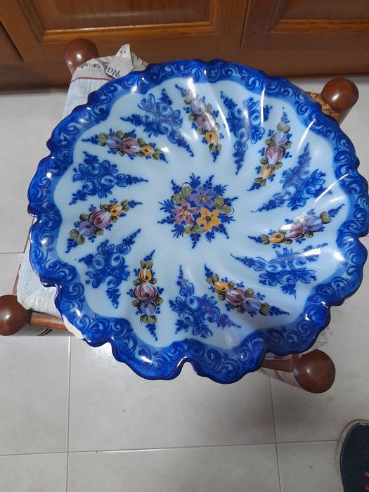 Hand-painted plate64750569201027120