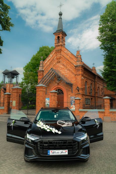 Oferuje przejazd do Ślubu samochodem Audi  Q8 S-line bądź Mercedesem Gle 350