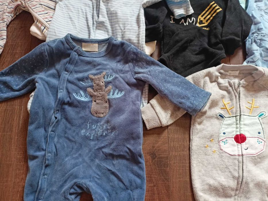 Zestaw ubranek niemowlęcych