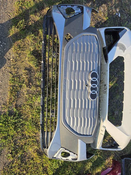 Бампер Audi q4 Etron є різні деталі запитуйте