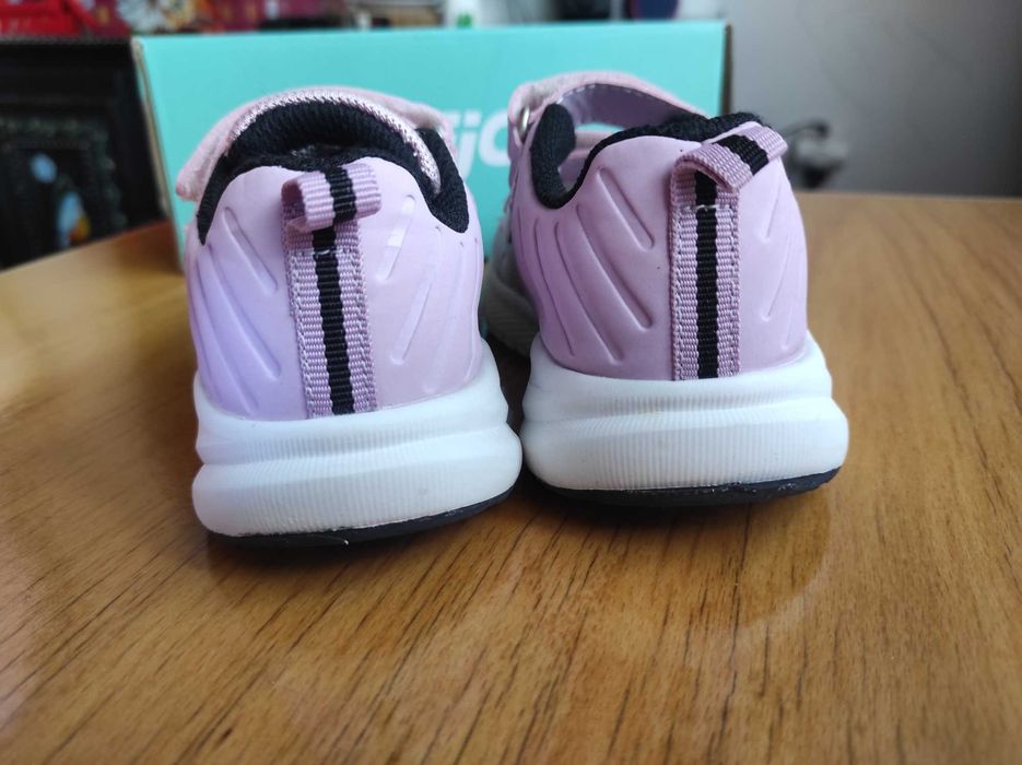 Buty sportowe dla dziewczynki 26 na lato
