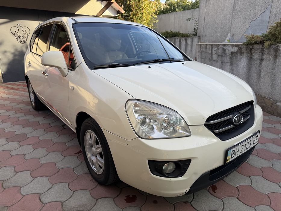 Продам Kia Carens 2009 год 2.0 Бензин Автомат