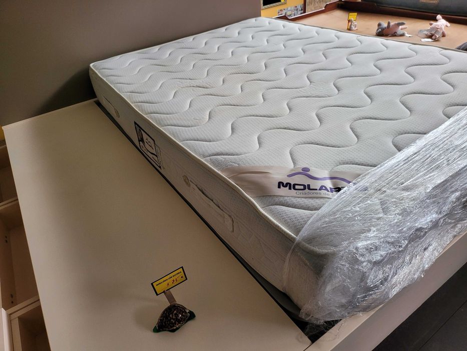 Cama com arrumação mais três gavetas estrado e colchão - B