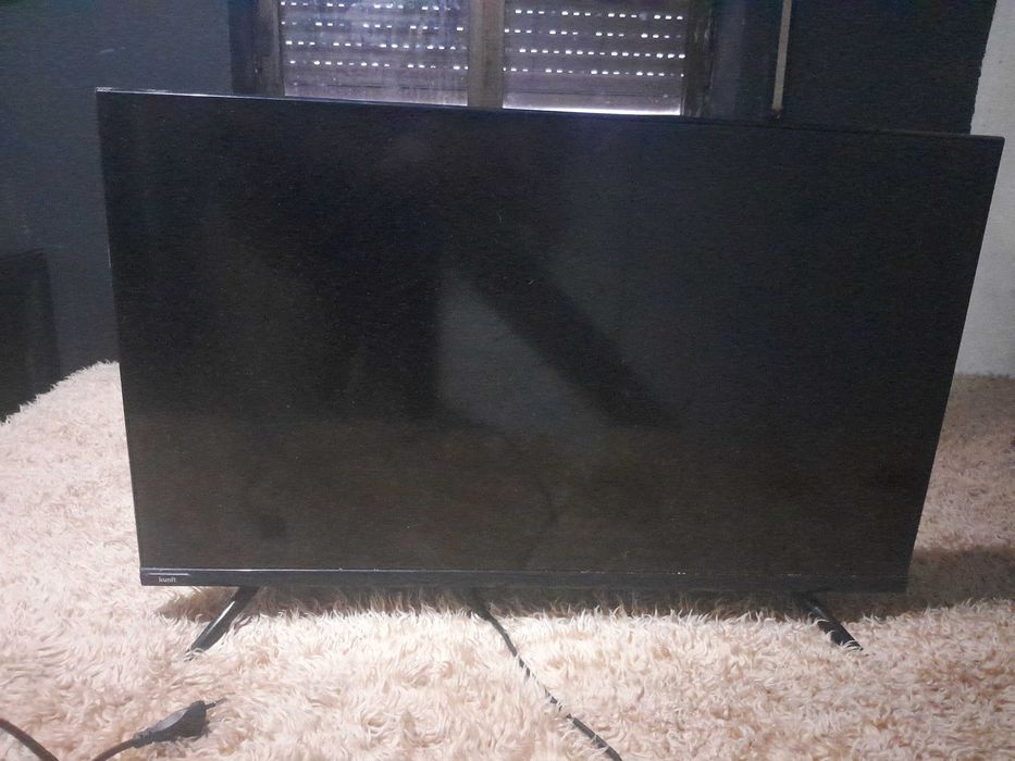 Led TV Kunft com suporte
