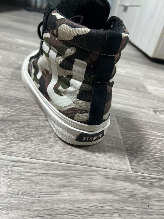 Продам STRAYE кросівки