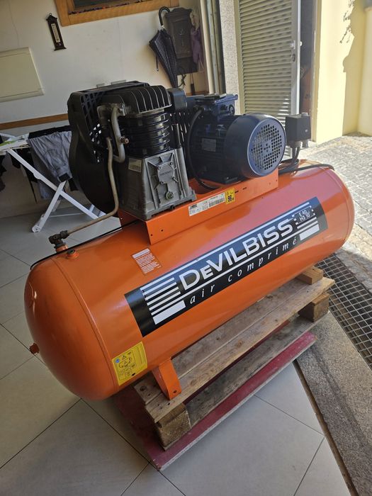 Compressor  DeVilbiss 300L