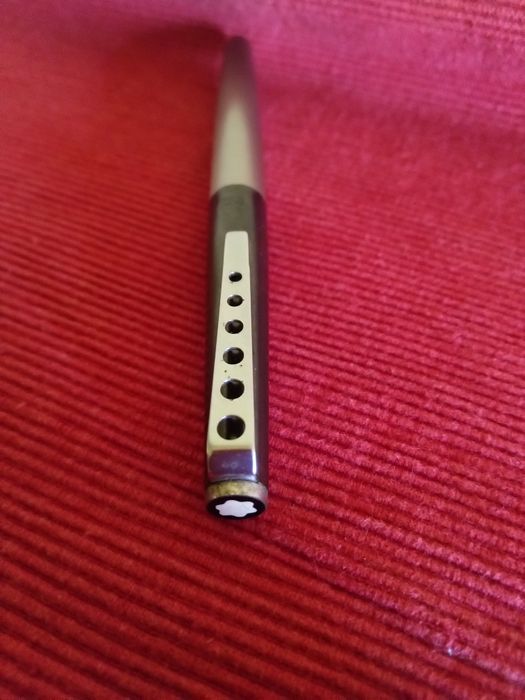 Caneta tinta permanente Mont Blanc, modelo Carrera ano,s 70.