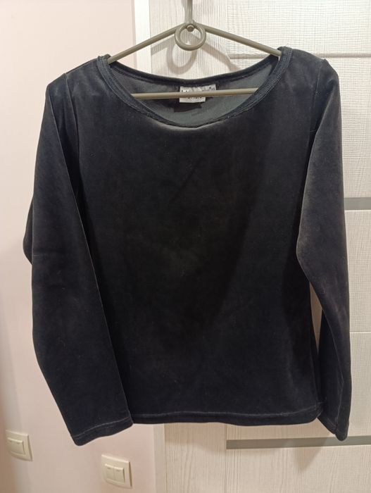Чорна вілюрова кофта М