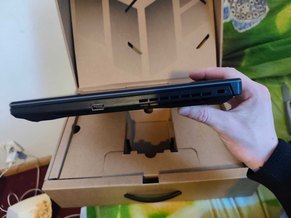 laptop ASUS TUF Gaming A15 FA506NC-R5165W.