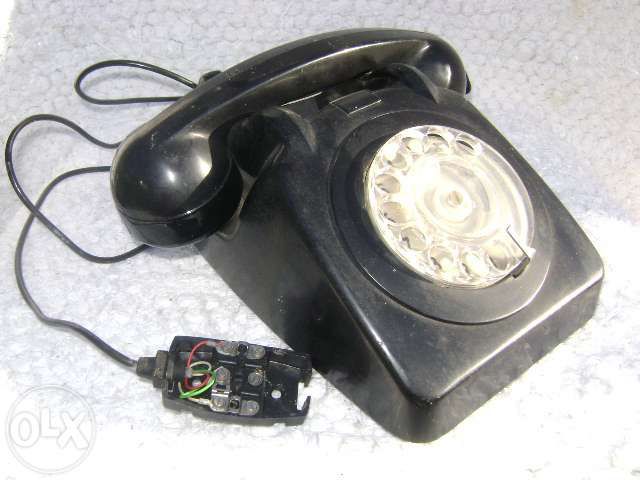 4 Telefones antigos pretos 1973, 75, 77 e 79