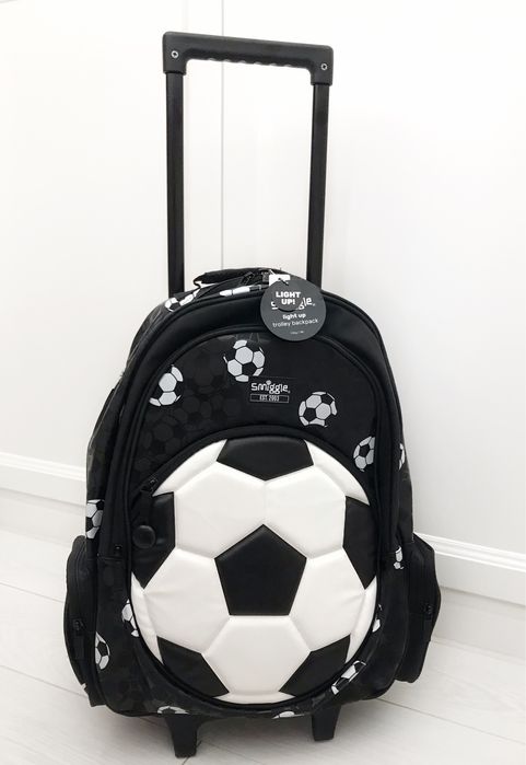 Рюкзак, портфель школьный на колесах. Футбол. Smiggle. Англия.