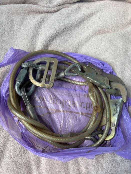 Трос металевий для буксирування авто з карабінами з зачіпками міцний