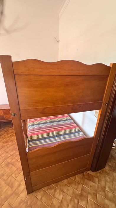 Beliche para criança ou adulto em boa madeira maciça, muito bom estado