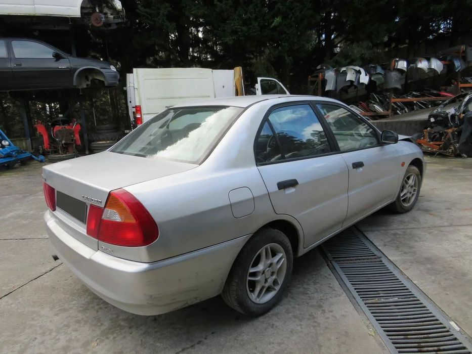 Mitsubishi Lancer VI 1.3 (75cv) de 2000 - Peças Usadas (8144)