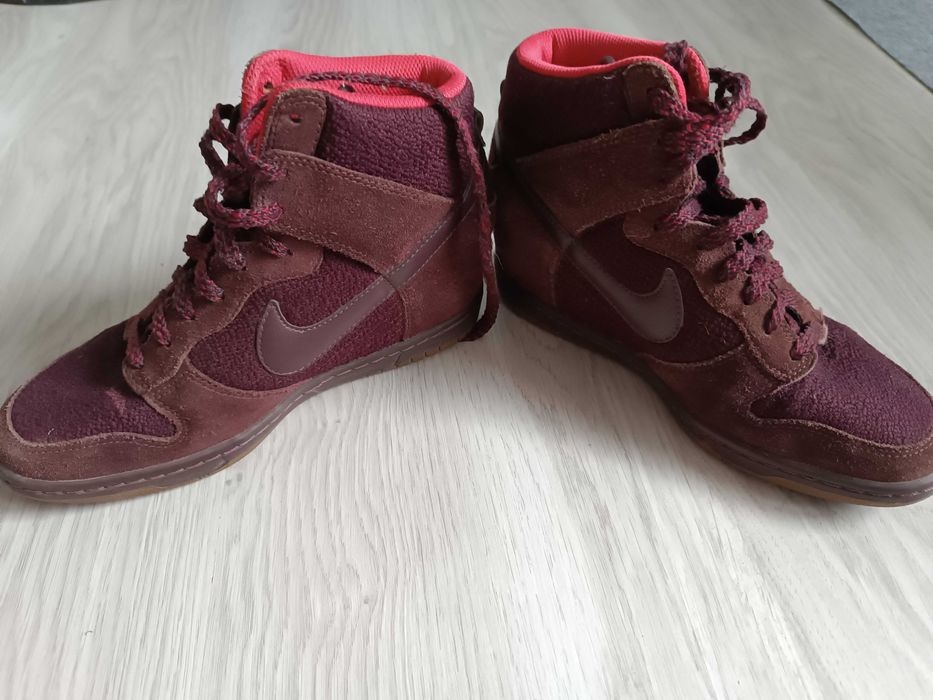 Buty Nike sneakersy z tyłu na koturnie