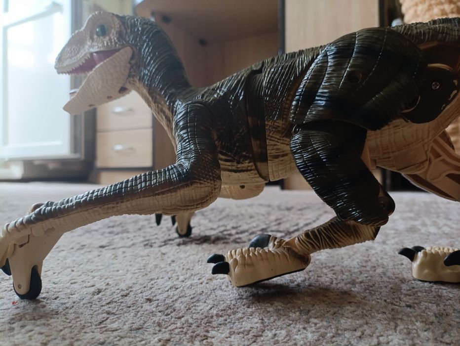 Велоцераптор від HotBee