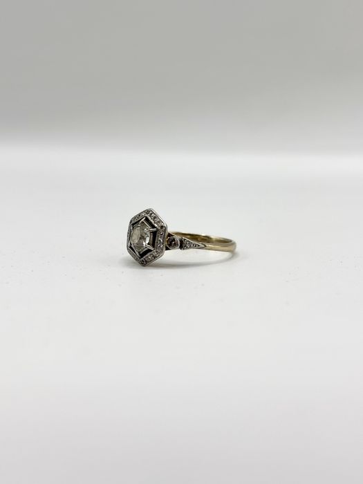 Pierścionek Art Deco z Diamentami w Złocie i Platynie