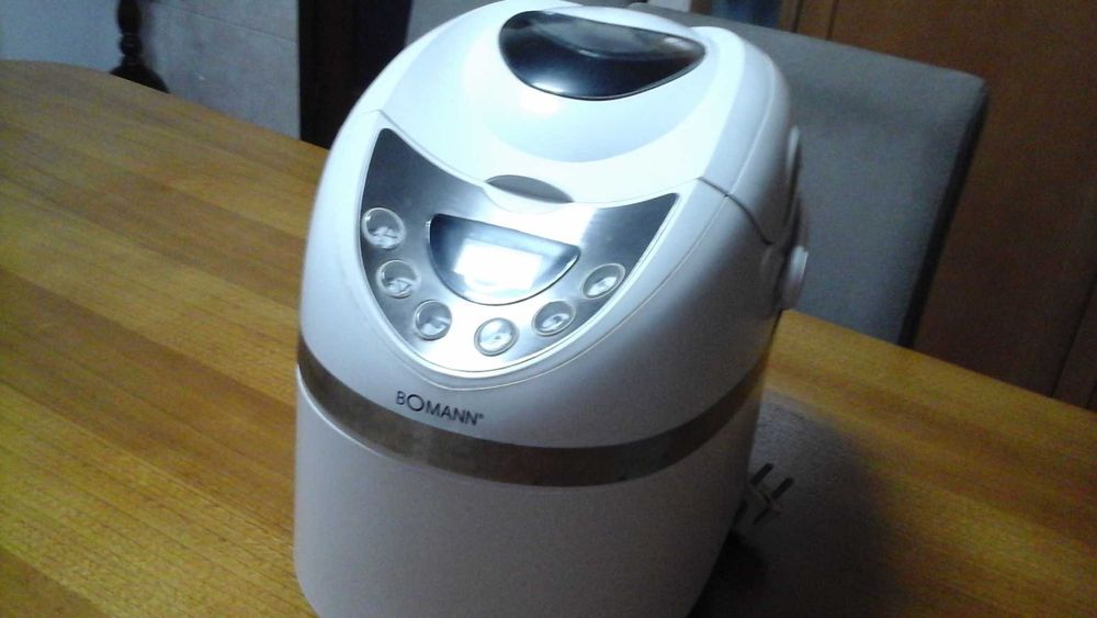 Máquina de fazer pão Bomann como nova