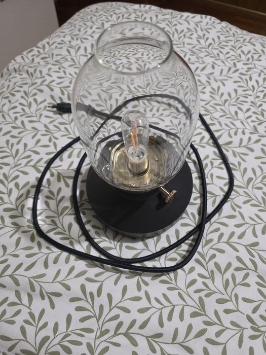 Candeeiro de mesa, intensidade regulável