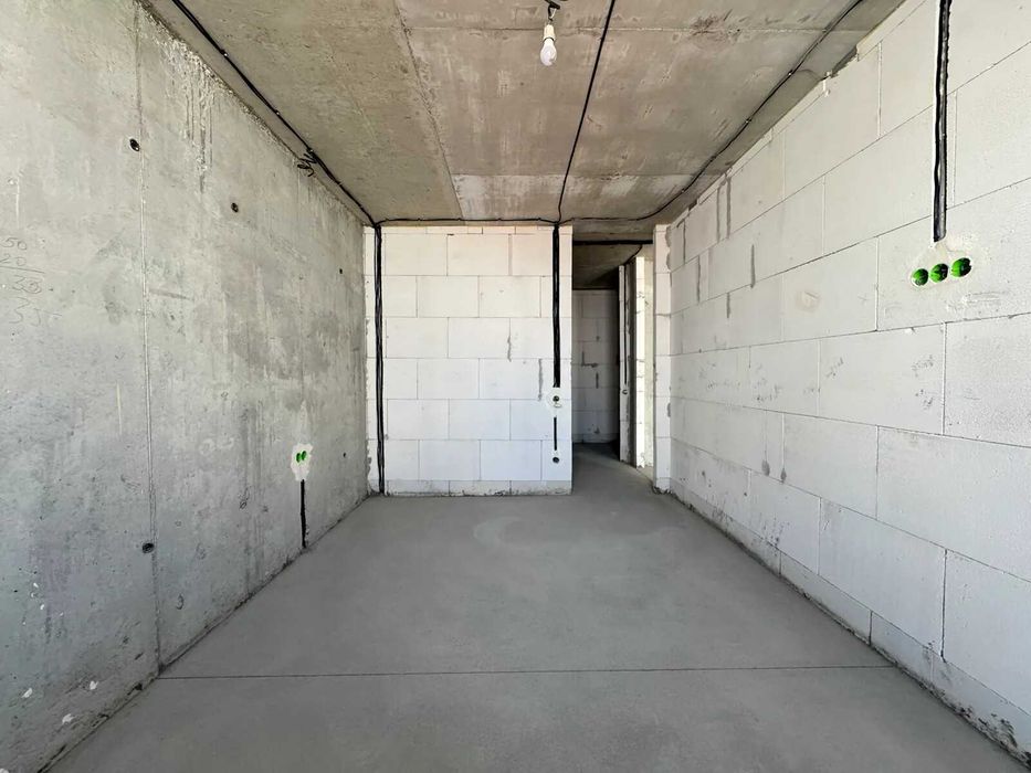 Здана! Однокімнатна з чорновими роботами. Вигідно!