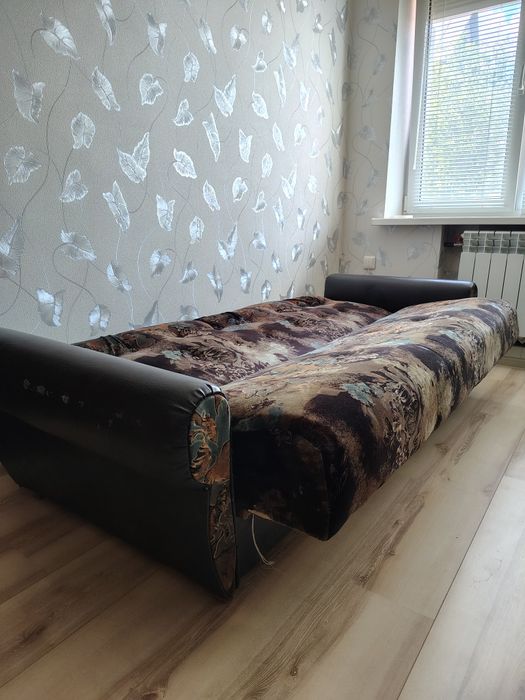 Продам диван та два крісла