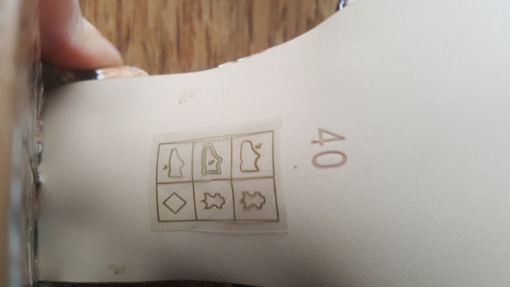 Czółenka skórzane w wężowy wzór