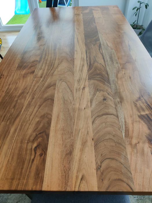 Mesa de jantar em madeira de Acácia