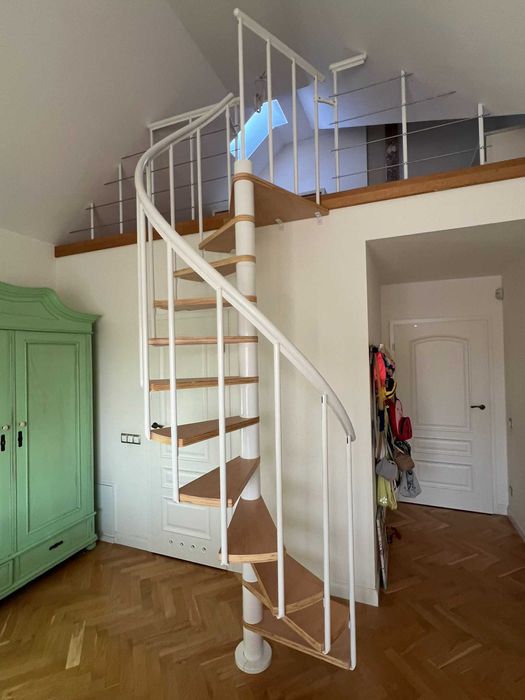 Nowoczesne schody spiralne Las Vegas Biel /BUK fi 140 cm