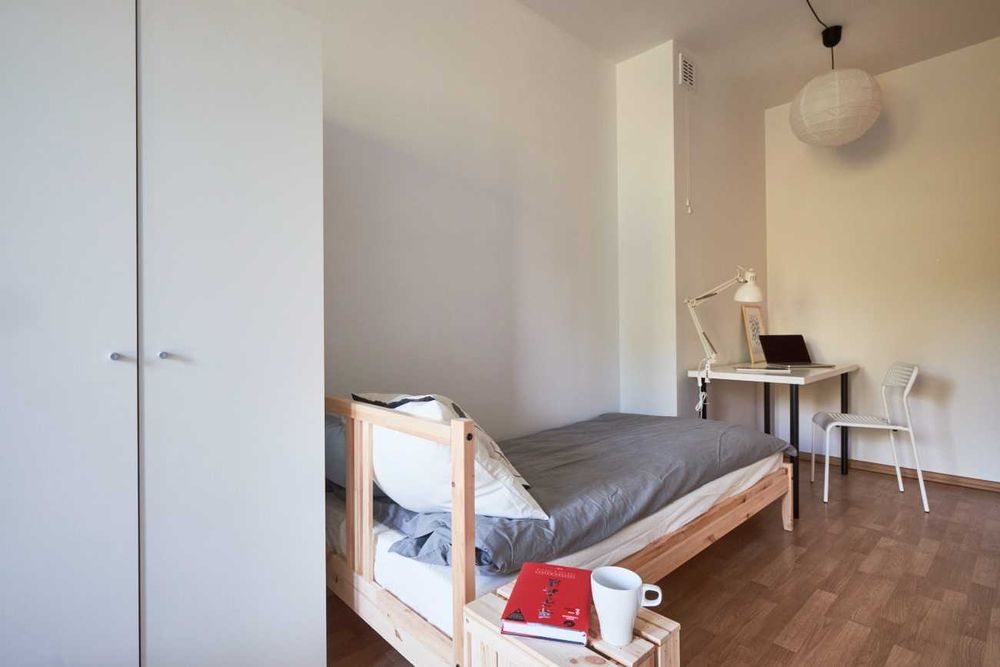ХОСТЕЛ район WLOCHY (Lopuszanska) hostel. 2-4 местные. 800 мес/250 нед