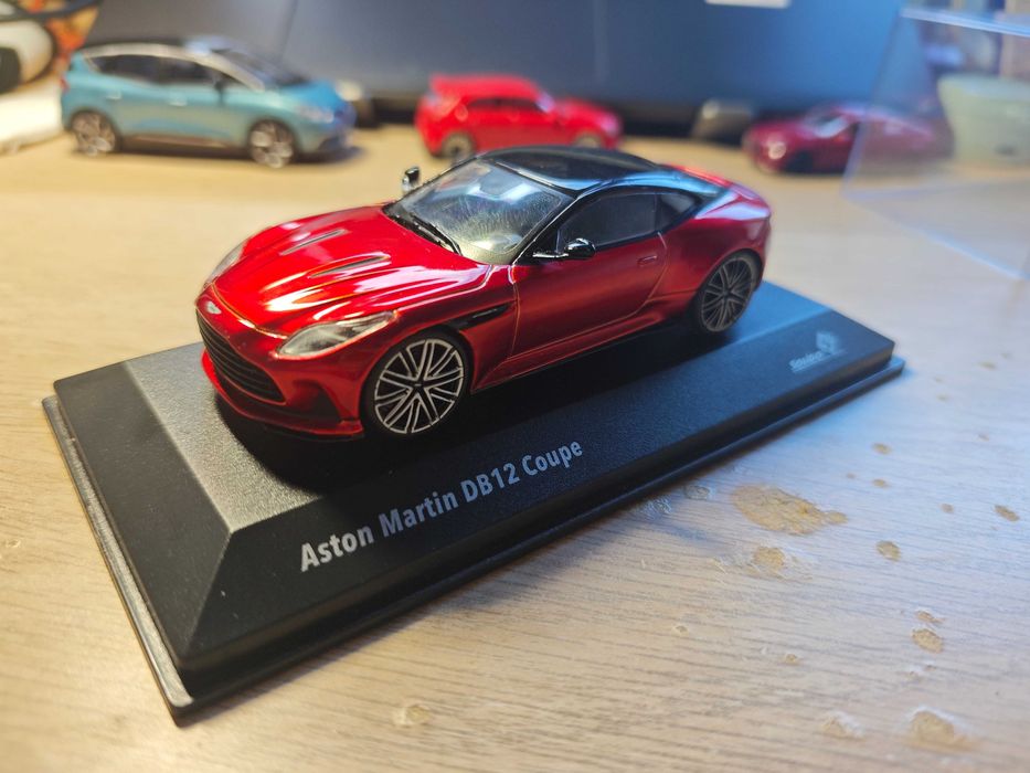 miniatura Aston Martin DB12