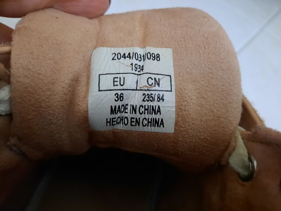 Ténis bege...de cunha ...